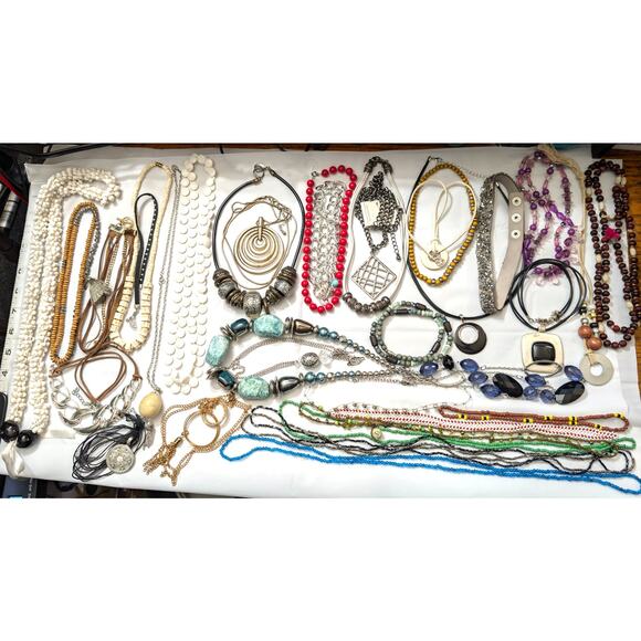 Vintage - Now Lot 36 Pcs LBS Jewelry Necklaces Preowned to NWOT NWT Chunky Asstd - Picture 1 of 12